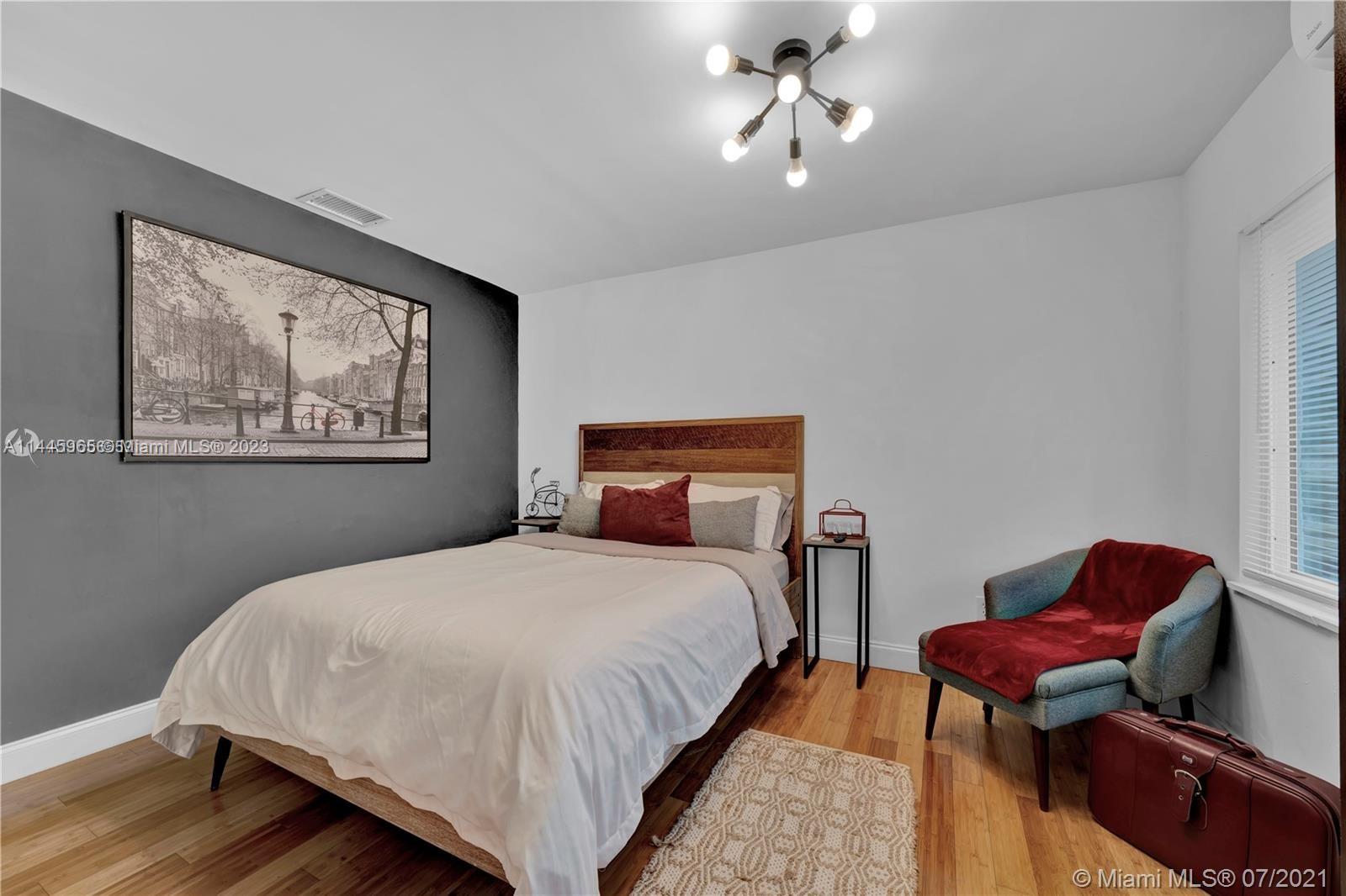 HOLLYWOOD LITTLE RANCHES - Residential Lease