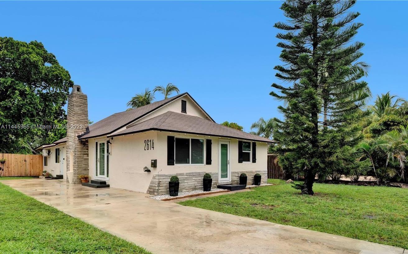 HOLLYWOOD LITTLE RANCHES - Residential Lease