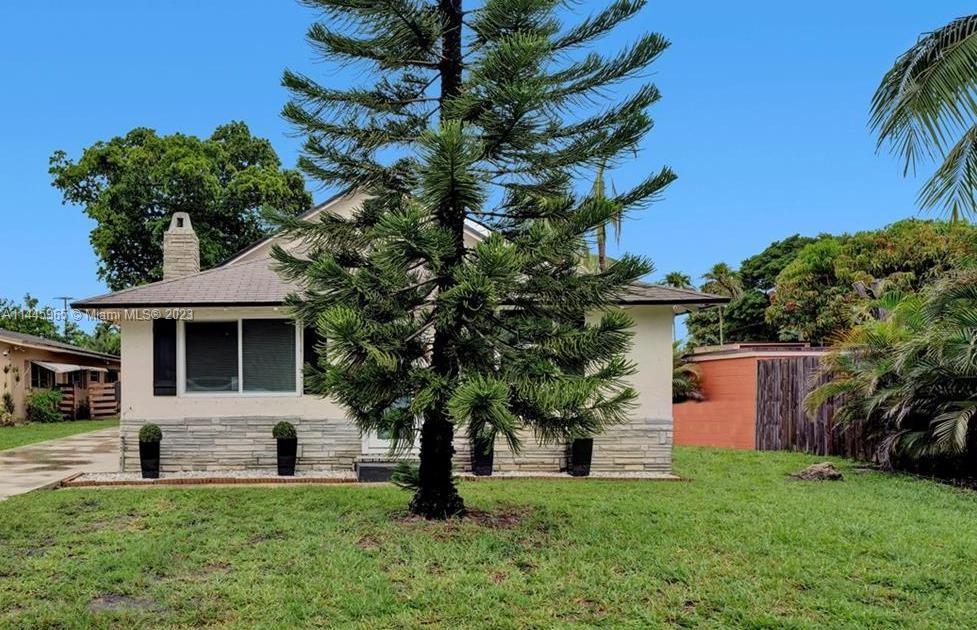 HOLLYWOOD LITTLE RANCHES - Residential Lease