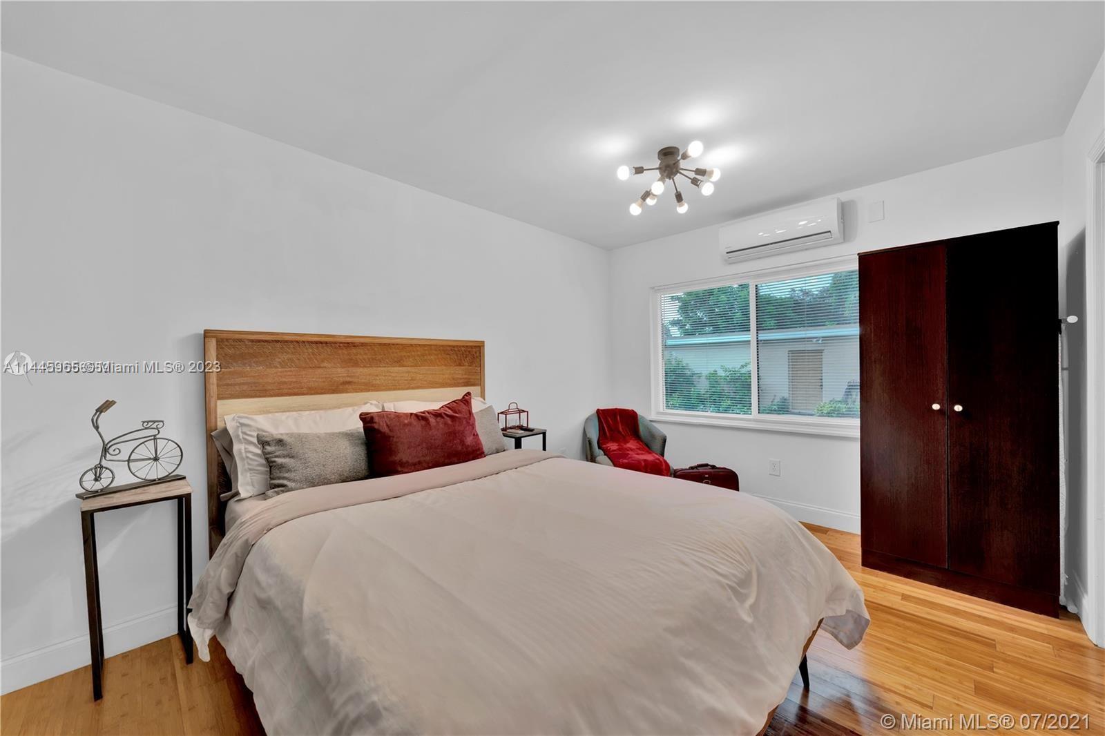 HOLLYWOOD LITTLE RANCHES - Residential Lease