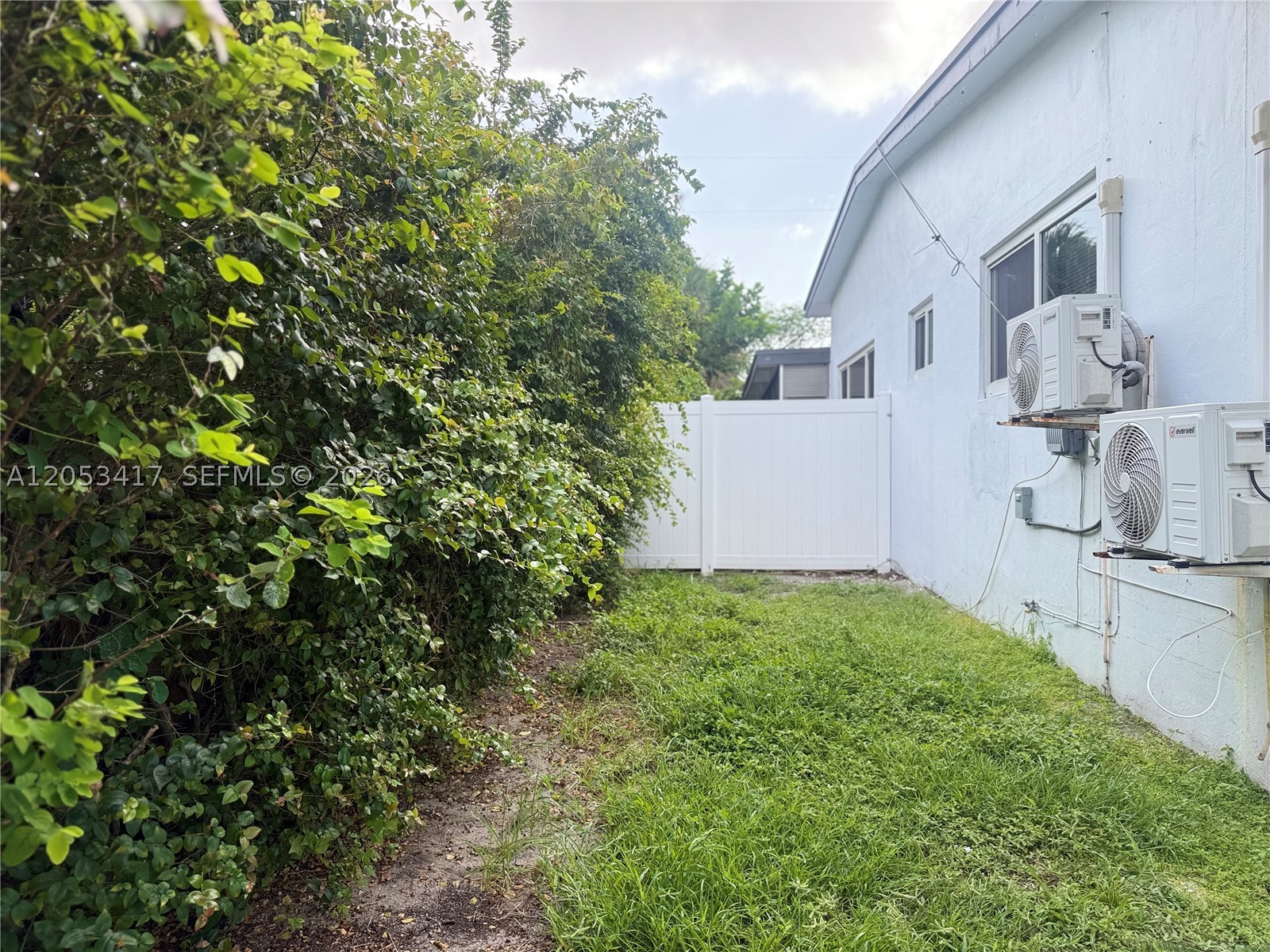 HALLANDALE GARDEN PARK - Residential Lease