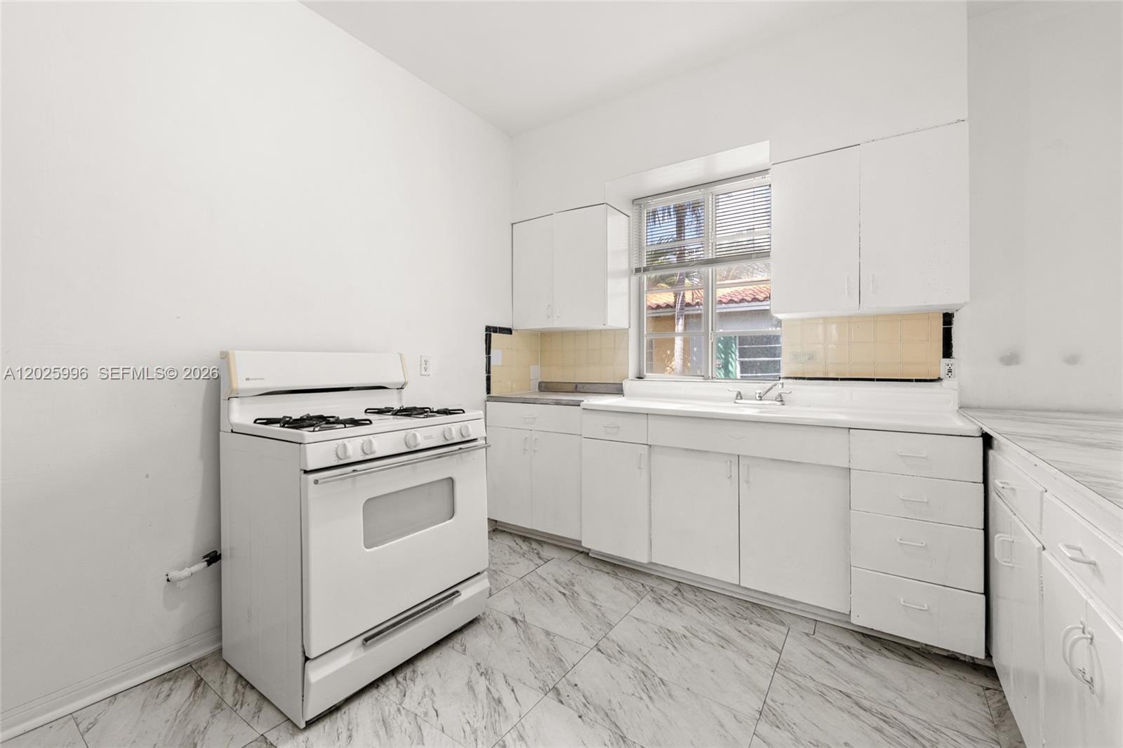 ALTON BEACH BAY FRONT RE- - Residential Income