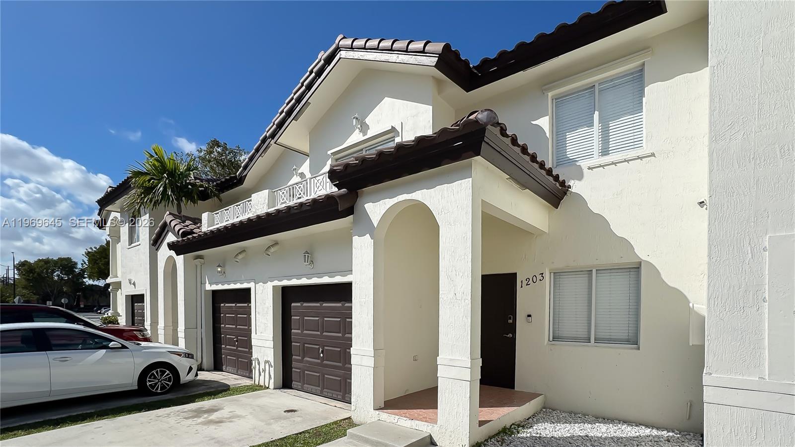 IBIS VILLAS AT DORAL COND - Residential