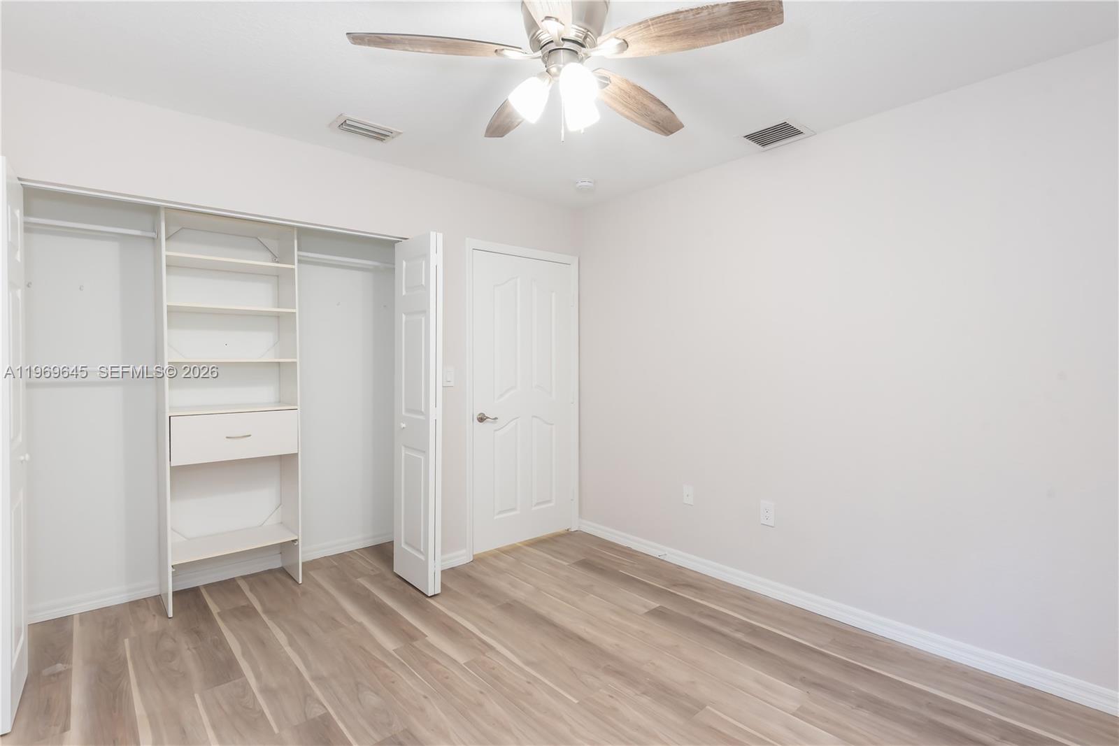 IBIS VILLAS AT DORAL COND - Residential