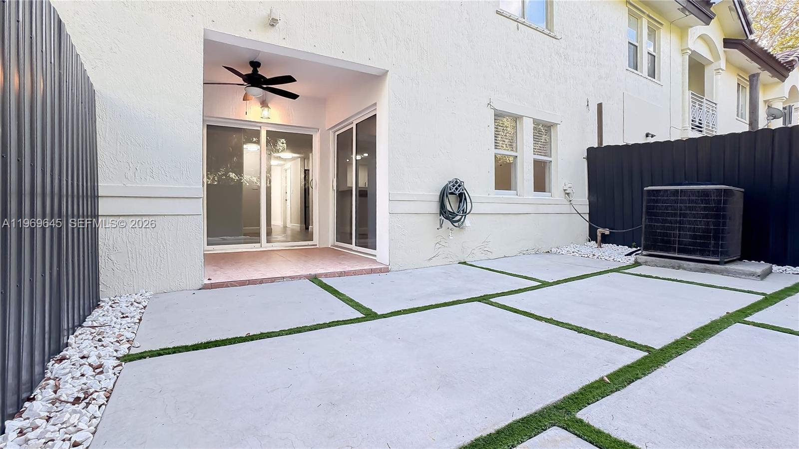 IBIS VILLAS AT DORAL COND - Residential