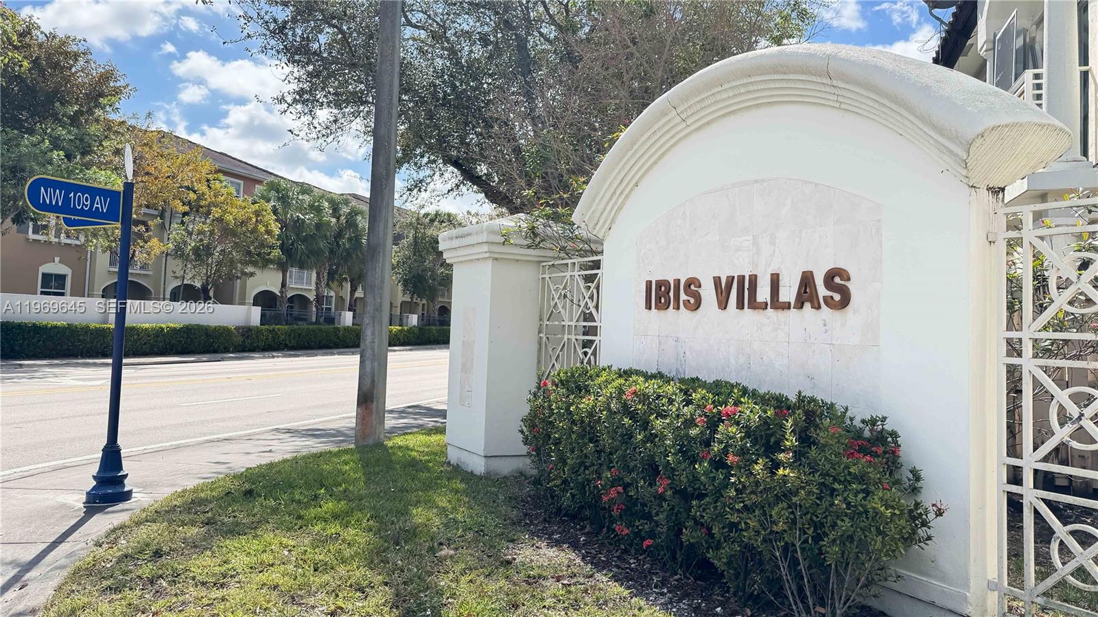 IBIS VILLAS AT DORAL COND - Residential