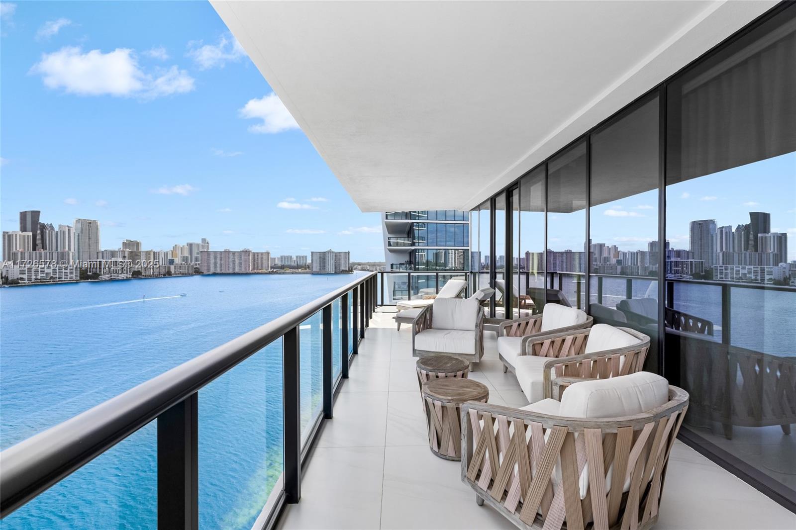 PRIVE CONDO - Residential