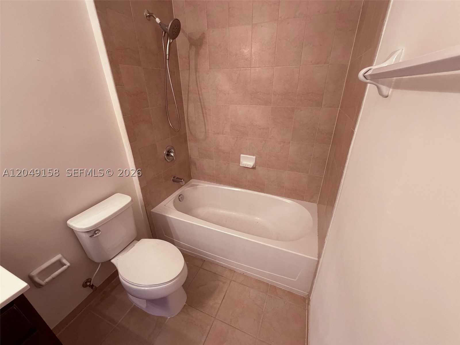 BAYWINDS OF GALAPAGOS - Residential