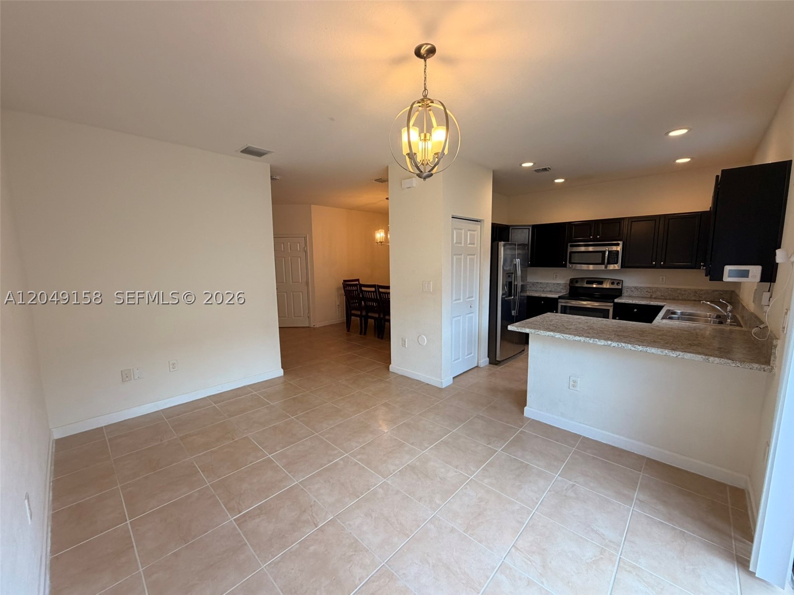 BAYWINDS OF GALAPAGOS - Residential