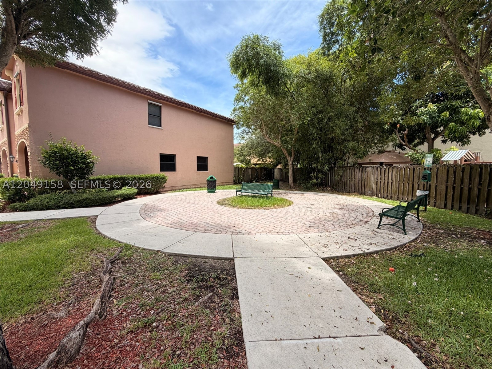 BAYWINDS OF GALAPAGOS - Residential