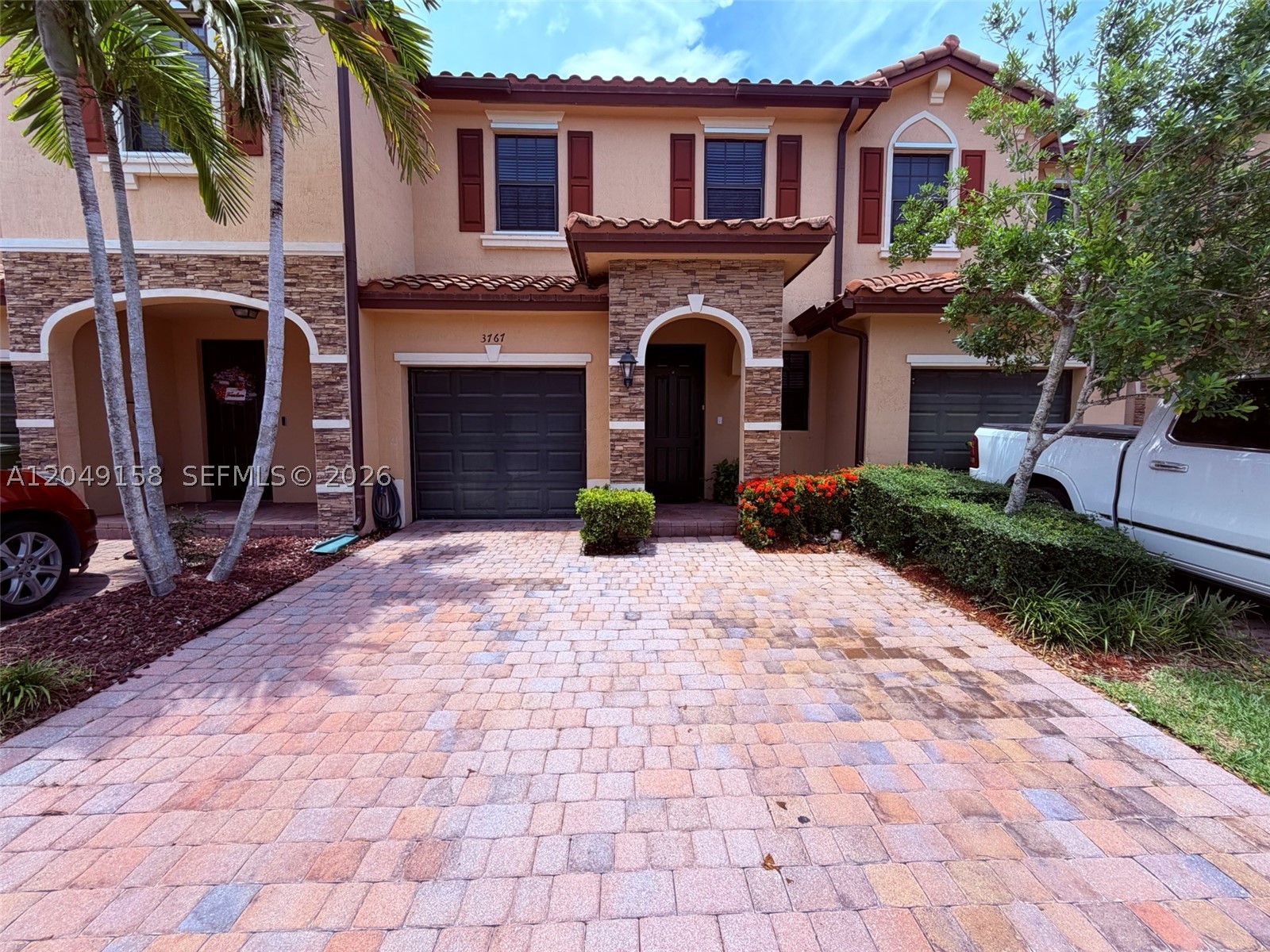BAYWINDS OF GALAPAGOS - Residential