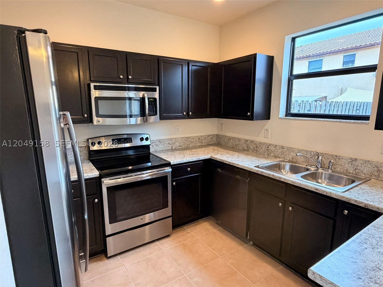 BAYWINDS OF GALAPAGOS - Residential