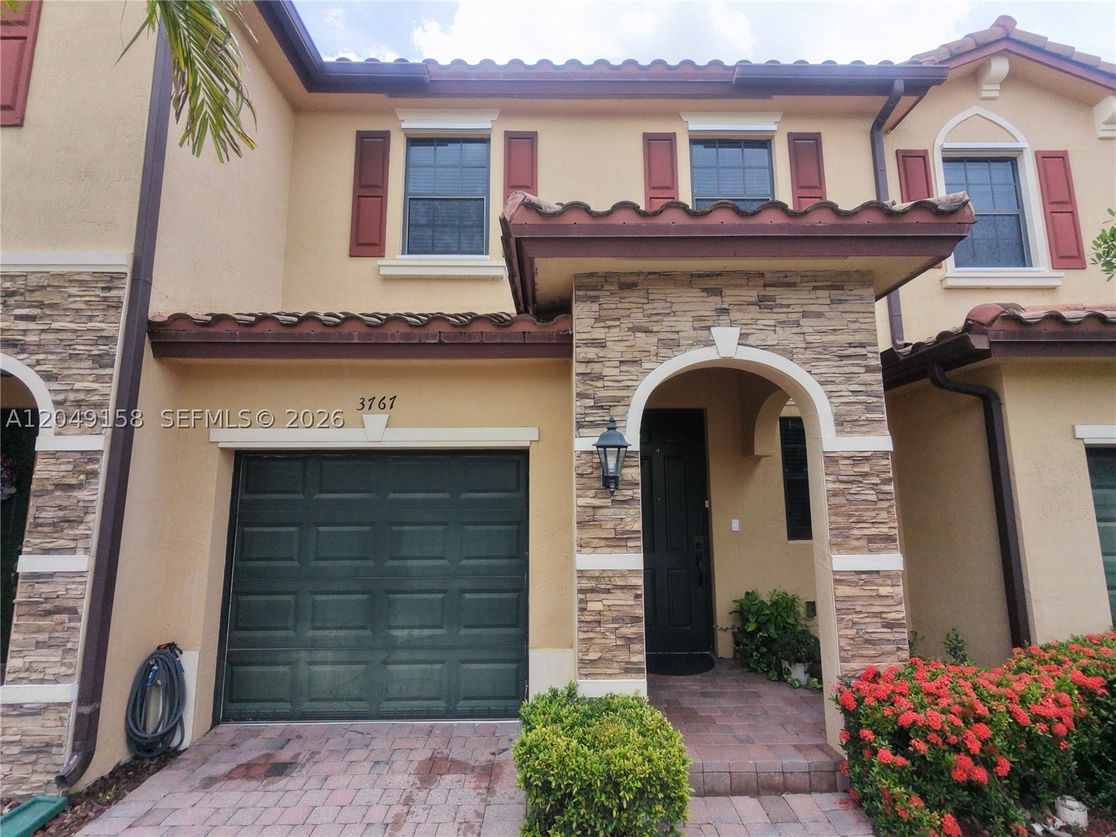 BAYWINDS OF GALAPAGOS - Residential