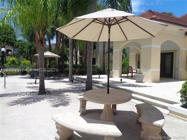 HOLLYWOOD PARC CONDOMINIU - Residential Lease
