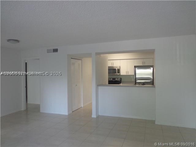 HOLLYWOOD PARC CONDOMINIU - Residential Lease