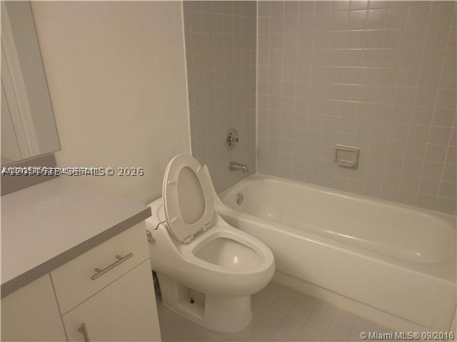 HOLLYWOOD PARC CONDOMINIU - Residential Lease