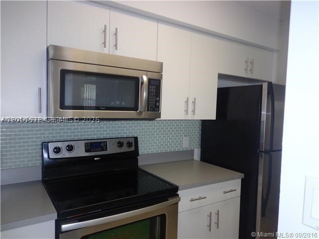HOLLYWOOD PARC CONDOMINIU - Residential Lease