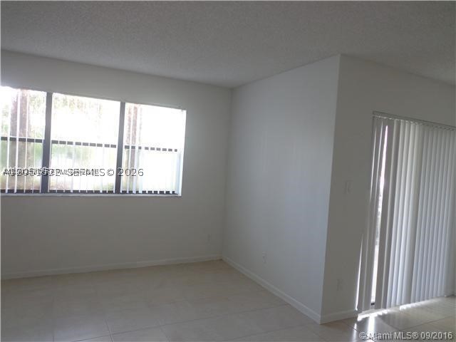 HOLLYWOOD PARC CONDOMINIU - Residential Lease