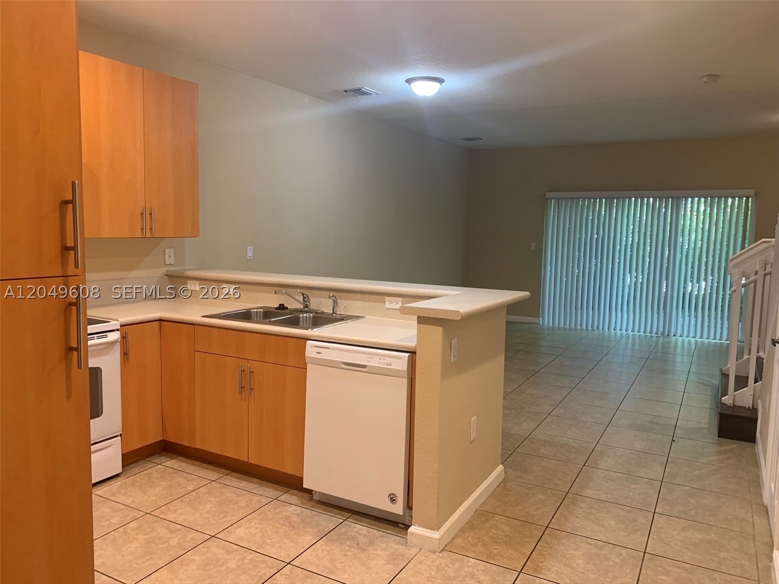 OAKLAND LAKES - Residential Lease