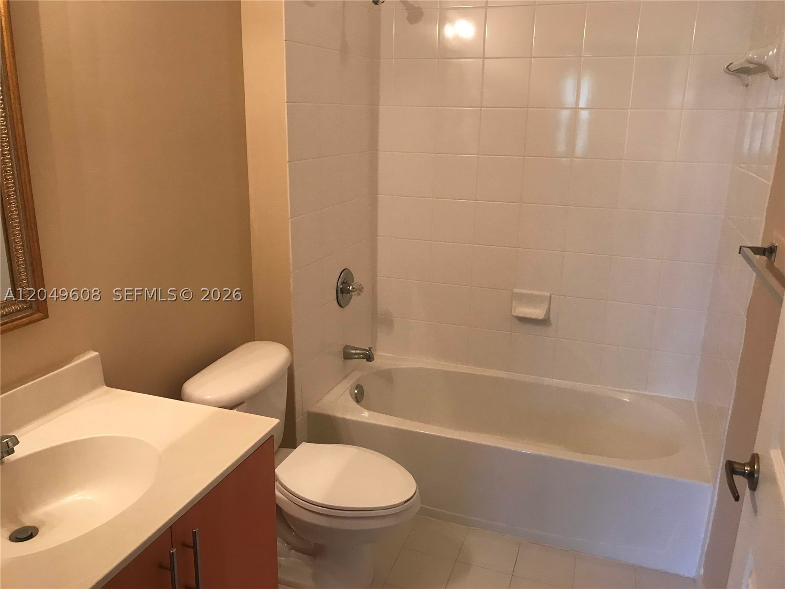 OAKLAND LAKES - Residential Lease