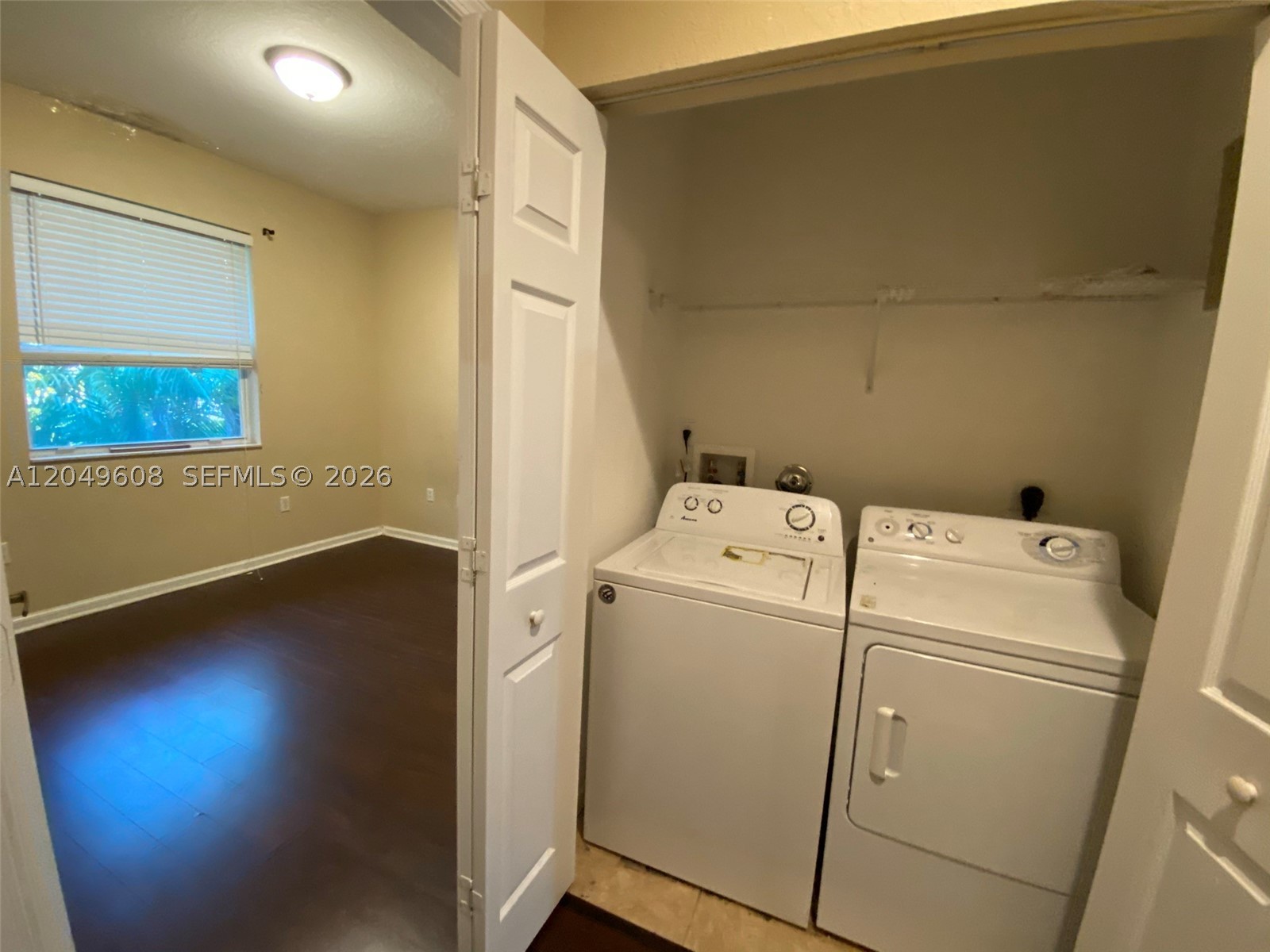 OAKLAND LAKES - Residential Lease