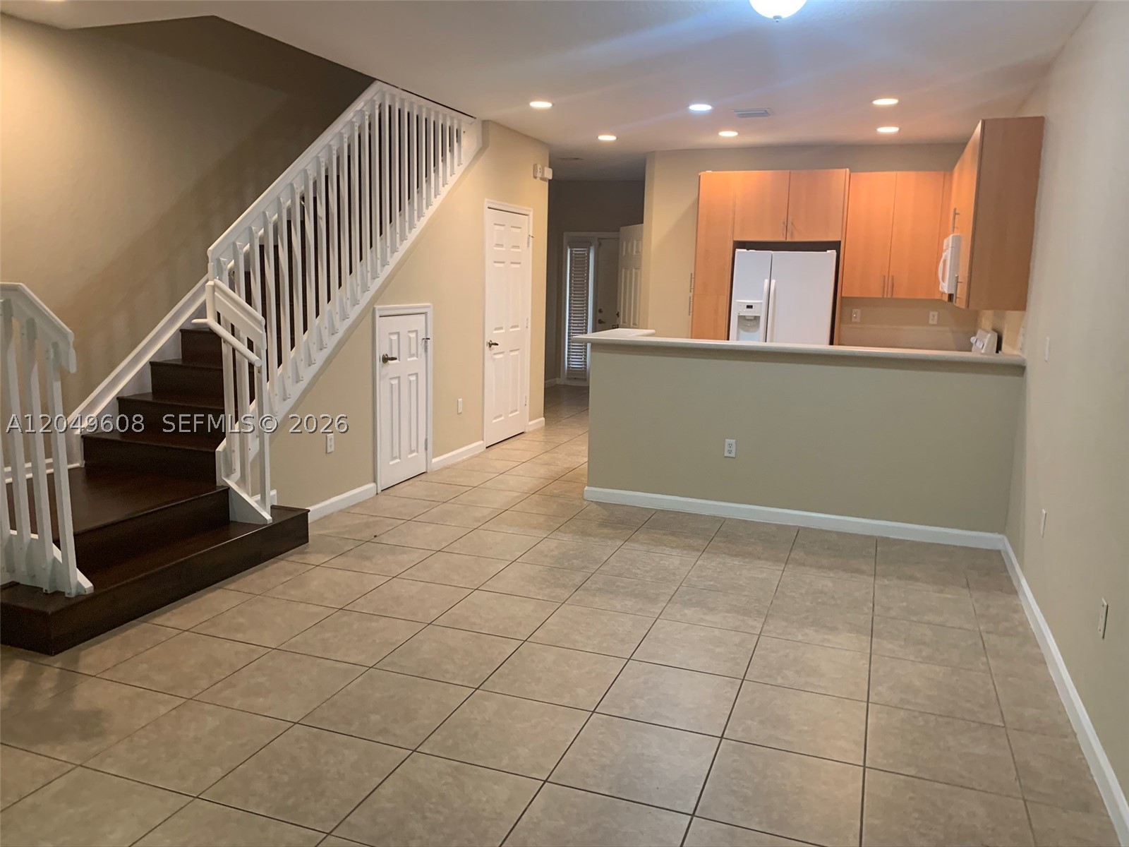 3 Bedroom / 2.5 Bathroom Townhouse with an Attached Garage, in-unit Washer and Dryer , High ceilings ,Recess lighting, Spacious open design, Patio (not fenced) , Community pool,  Tile and laminate throughout in a Gated Community The Oaks at Oakland Forest . Minimum of 700+ TransUnion FICO credit score. Great location; just off I95 and just minutes from the beach, downtown Fort Lauderdale (Las Olas), and Wilton Manors!