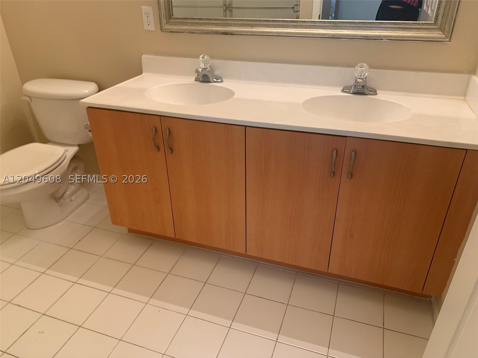 OAKLAND LAKES - Residential Lease