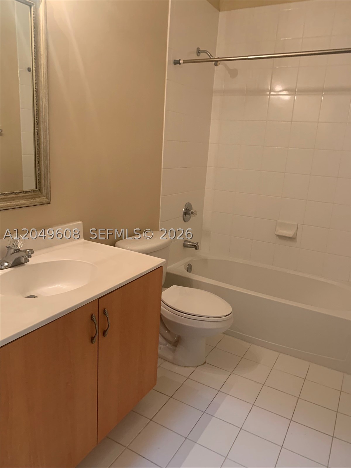 OAKLAND LAKES - Residential Lease