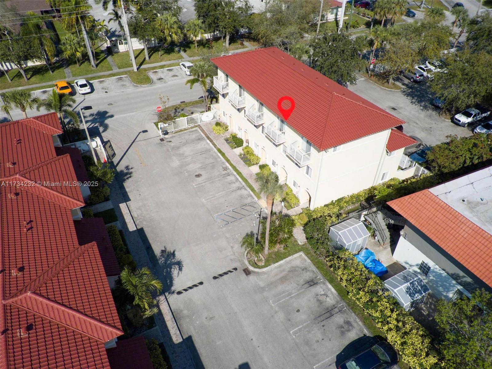 AQUA VISTA TOWNHOMES COND - Residential