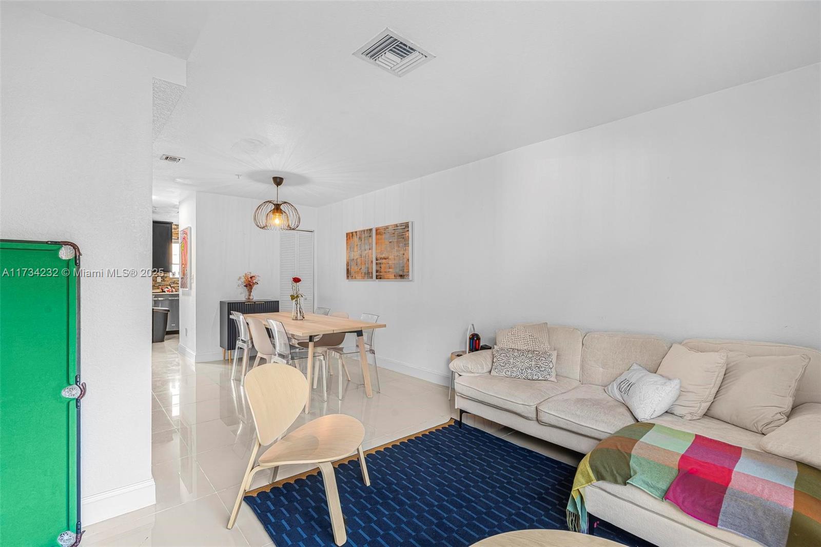 AQUA VISTA TOWNHOMES COND - Residential