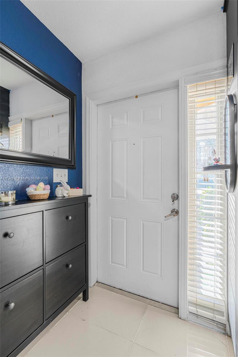 AQUA VISTA TOWNHOMES COND - Residential