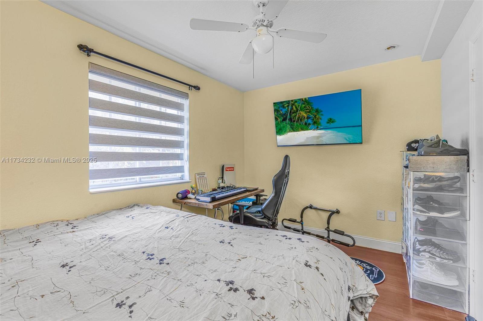 AQUA VISTA TOWNHOMES COND - Residential