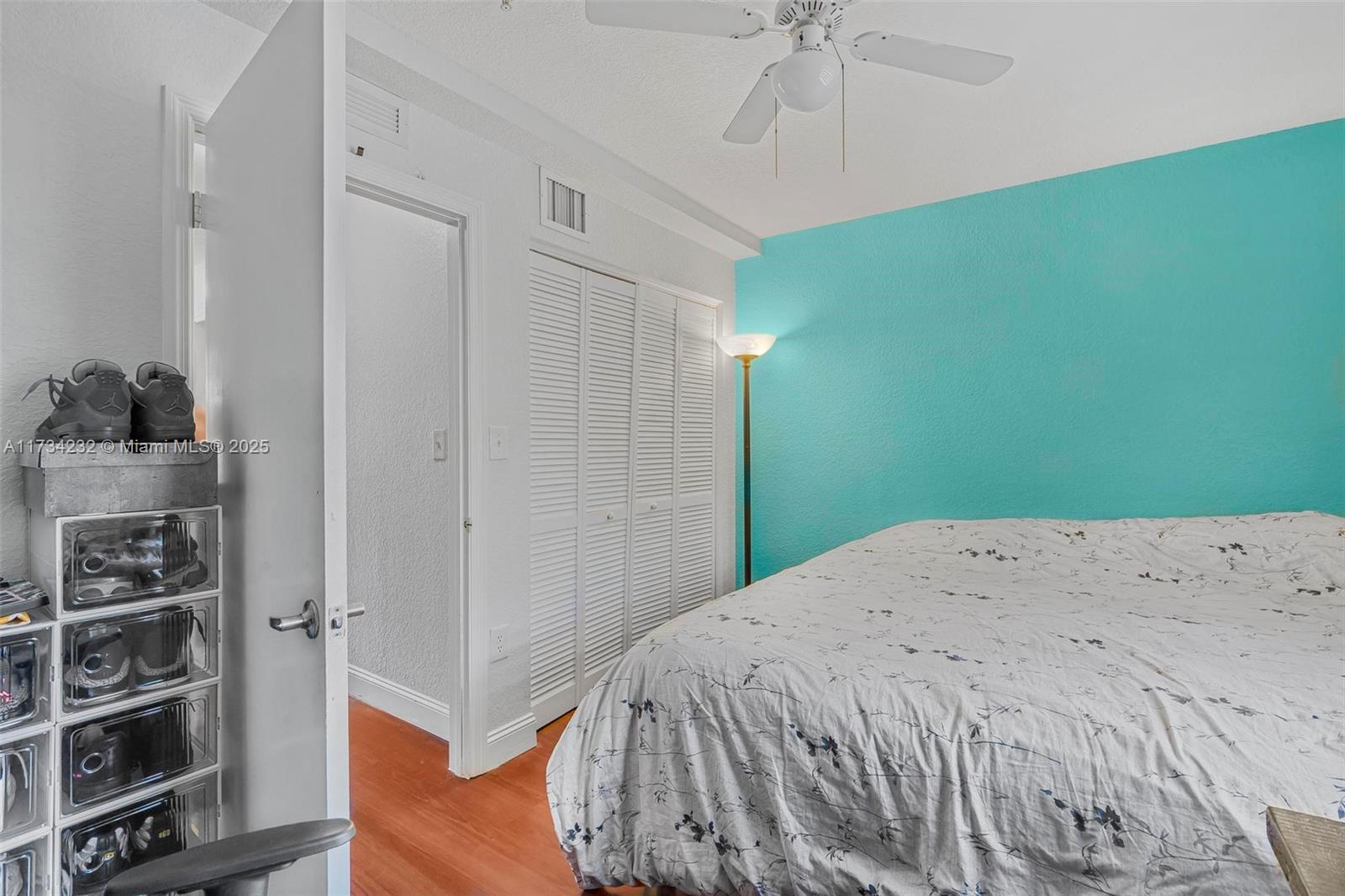 AQUA VISTA TOWNHOMES COND - Residential