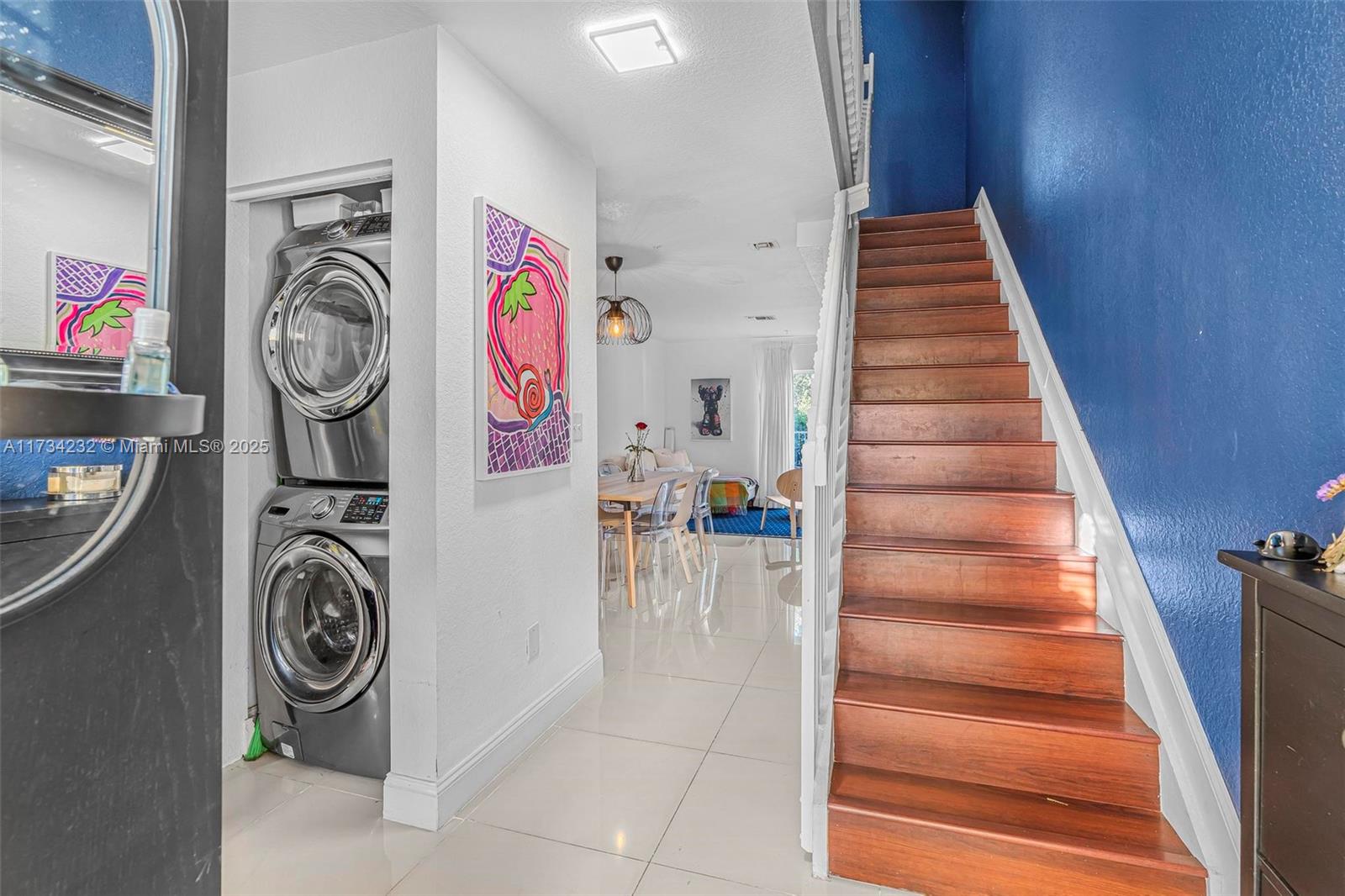 AQUA VISTA TOWNHOMES COND - Residential