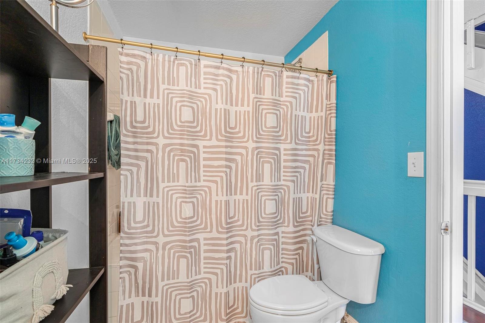 AQUA VISTA TOWNHOMES COND - Residential