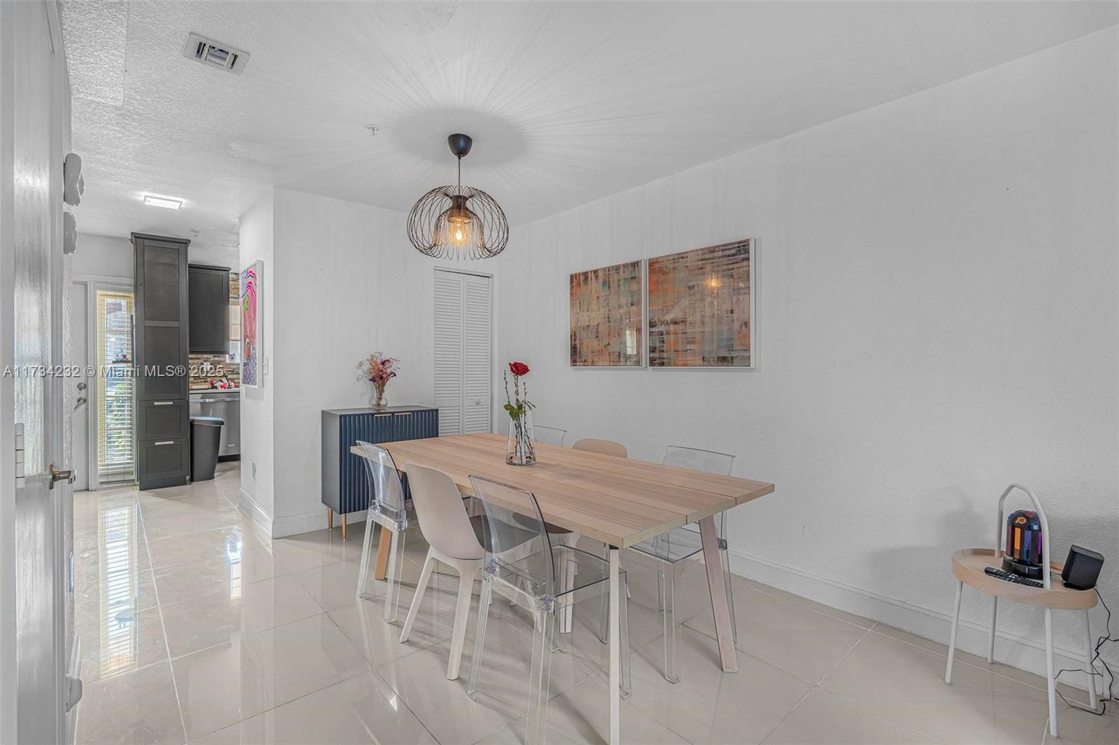 AQUA VISTA TOWNHOMES COND - Residential