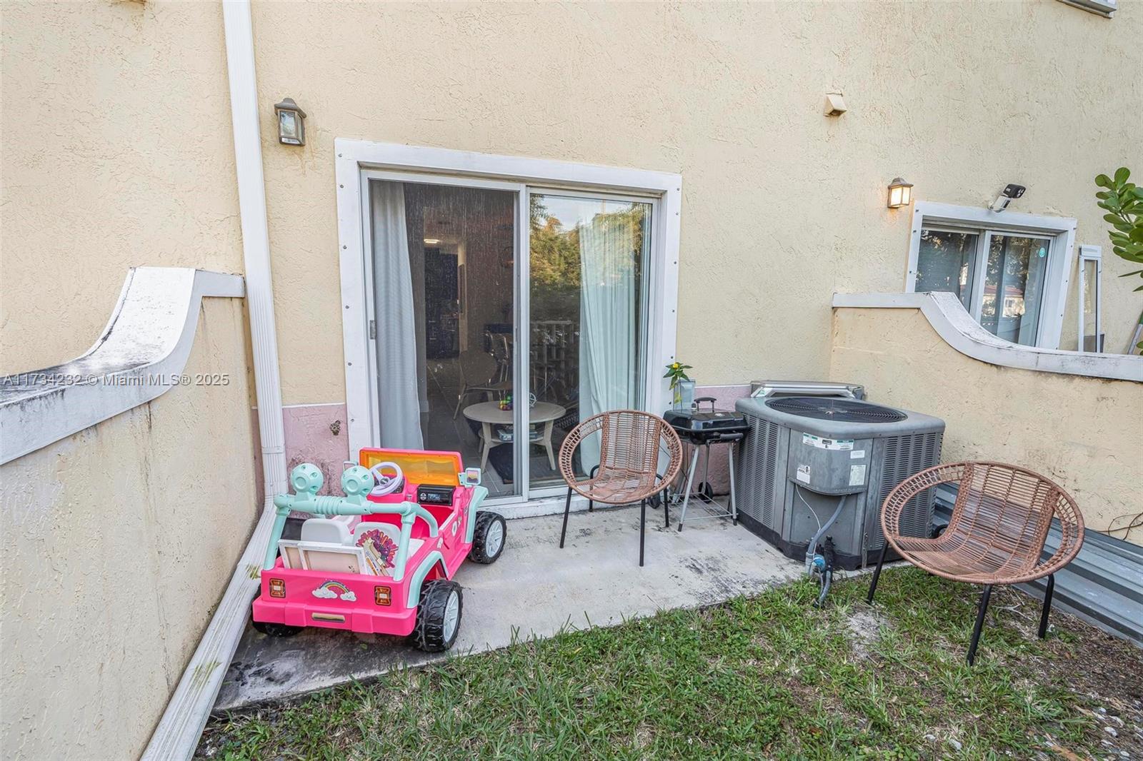 AQUA VISTA TOWNHOMES COND - Residential