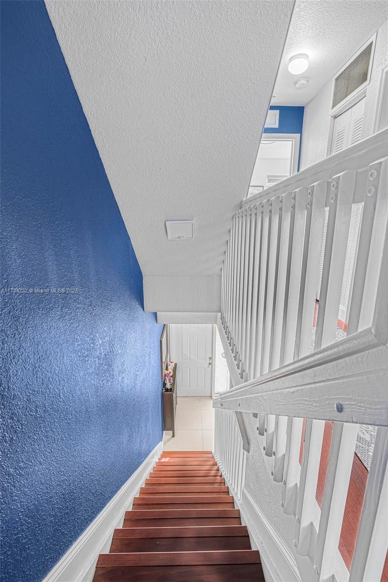 AQUA VISTA TOWNHOMES COND - Residential