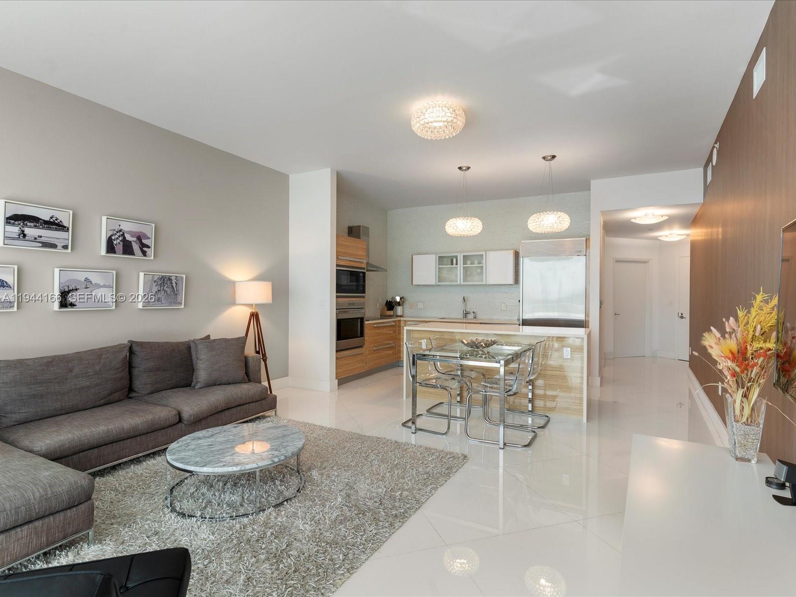 PARAMOUNT BAY CONDO - Residential