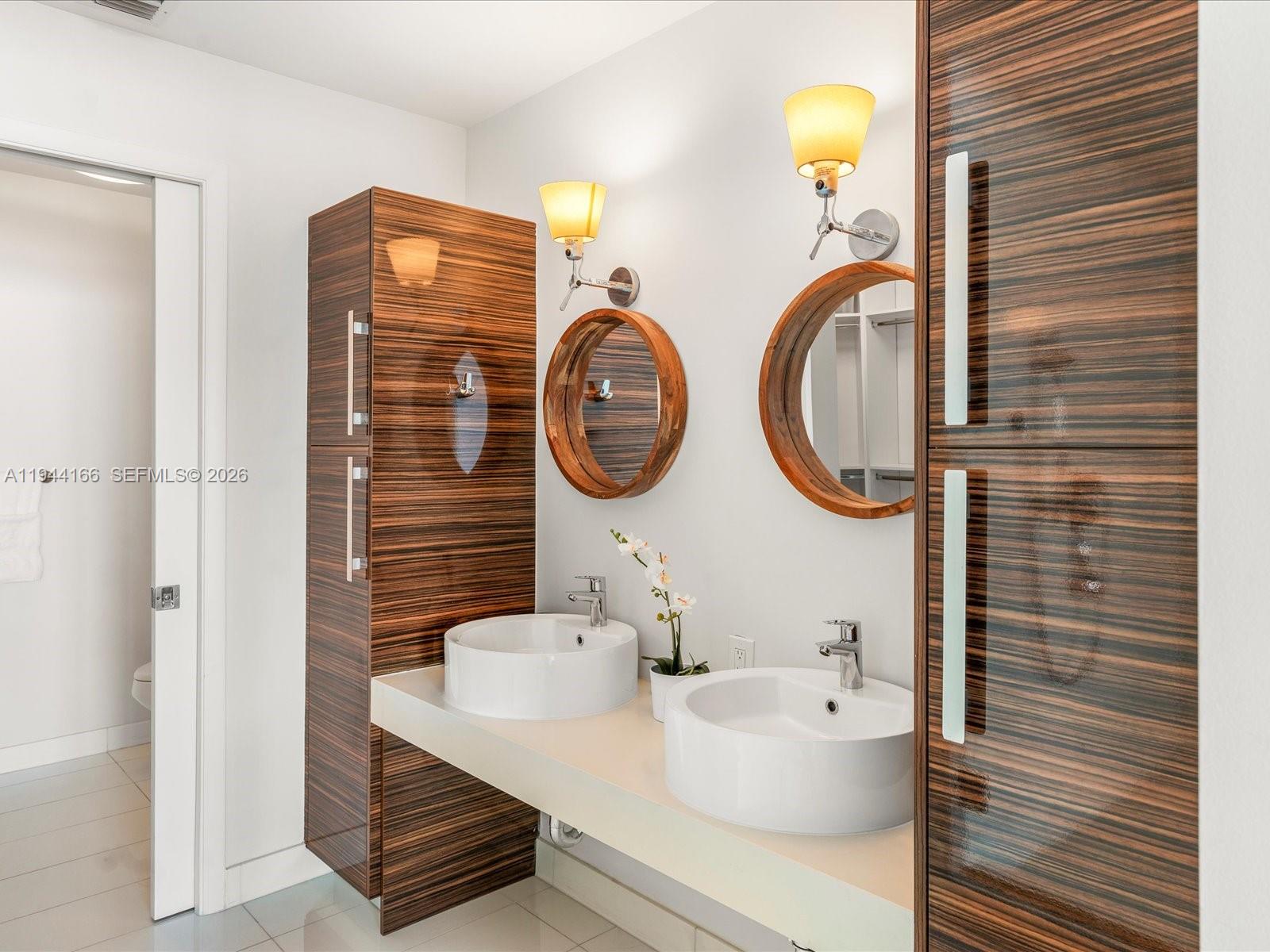 PARAMOUNT BAY CONDO - Residential