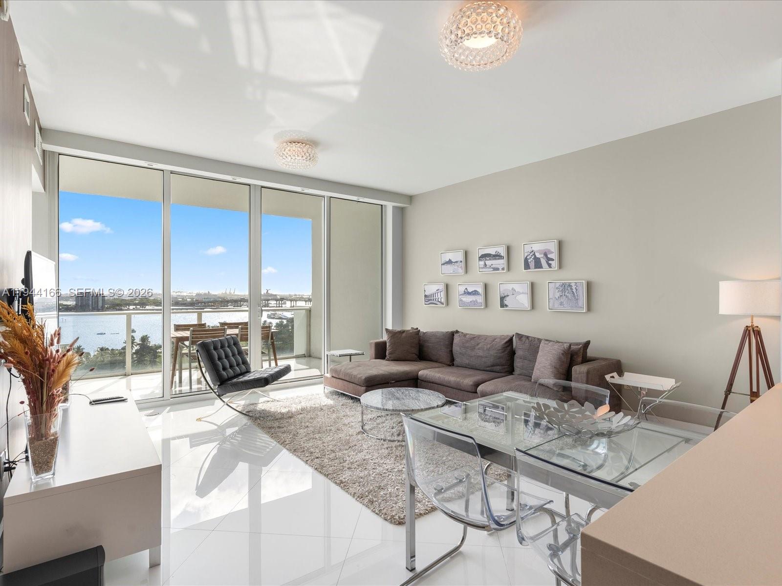 PARAMOUNT BAY CONDO - Residential