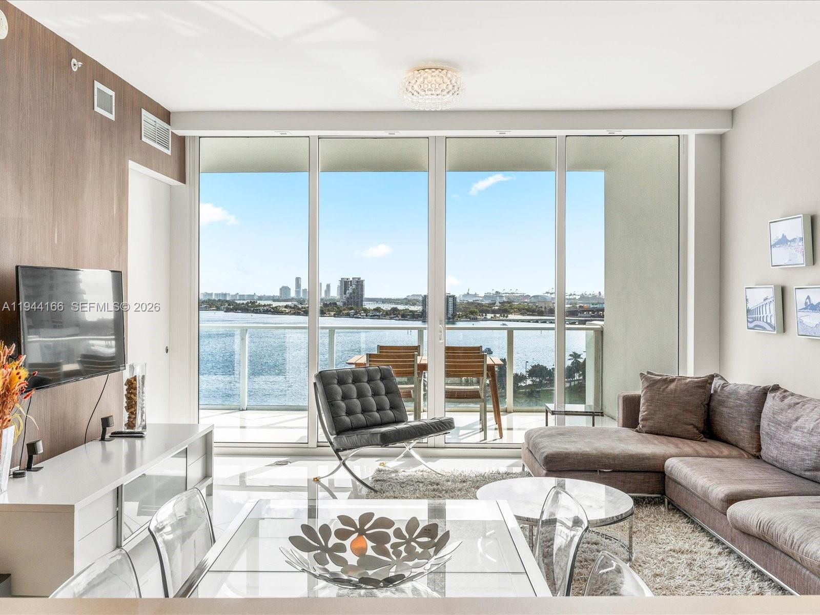 PARAMOUNT BAY CONDO - Residential