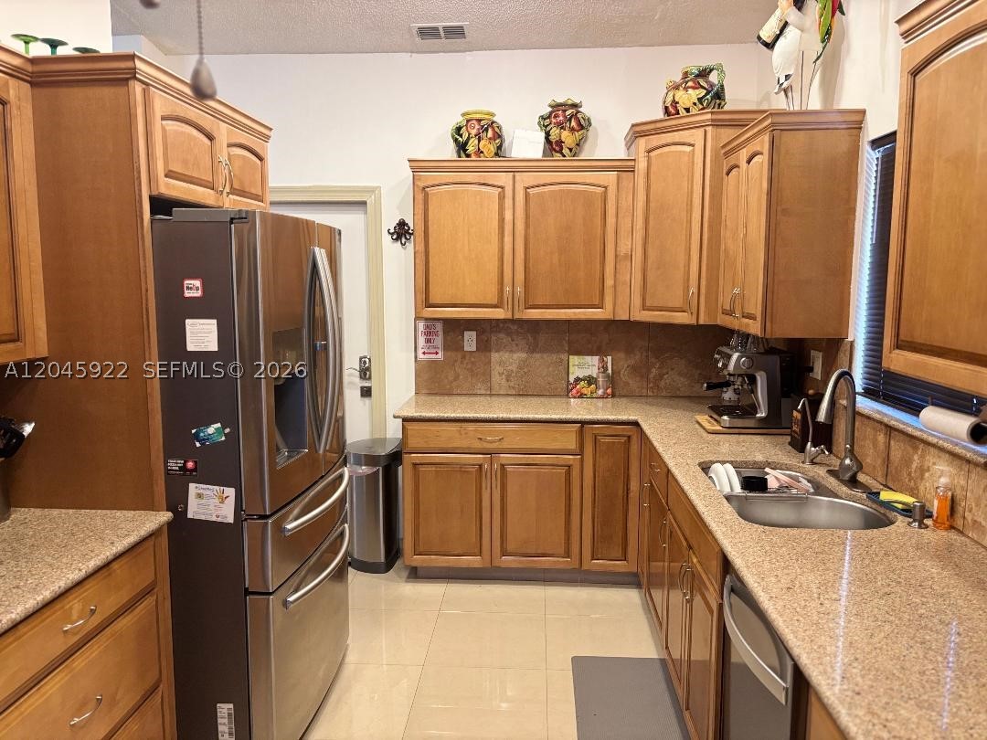 CAMBRIDGE ESTATES - Residential Lease