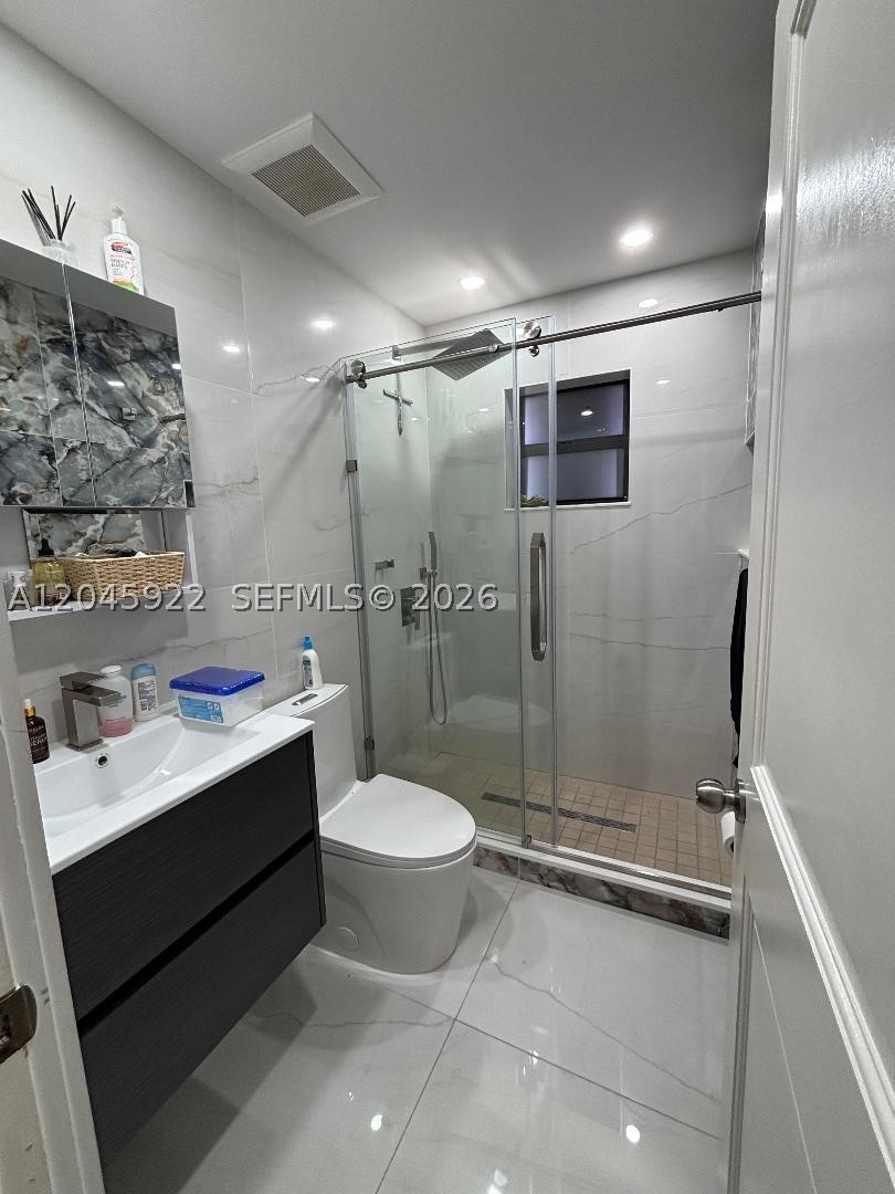 CAMBRIDGE ESTATES - Residential Lease