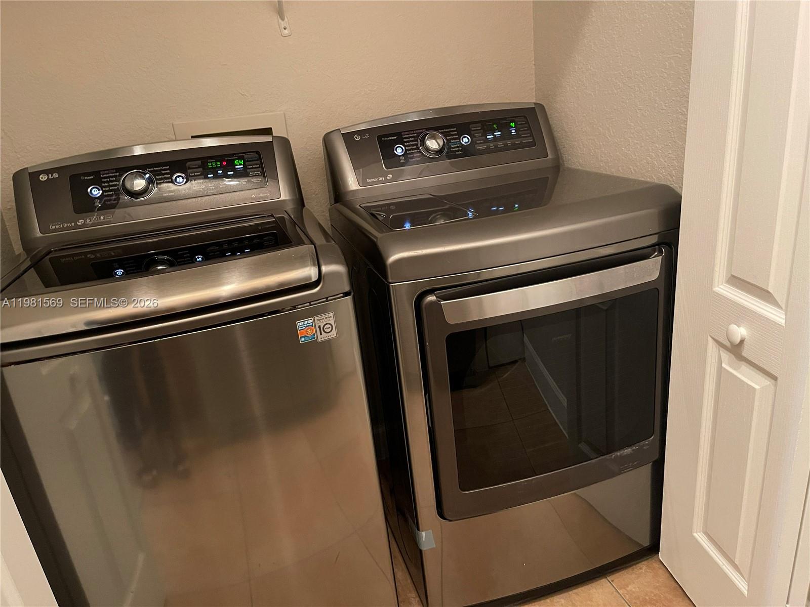 VALENCIA CONDO - Residential