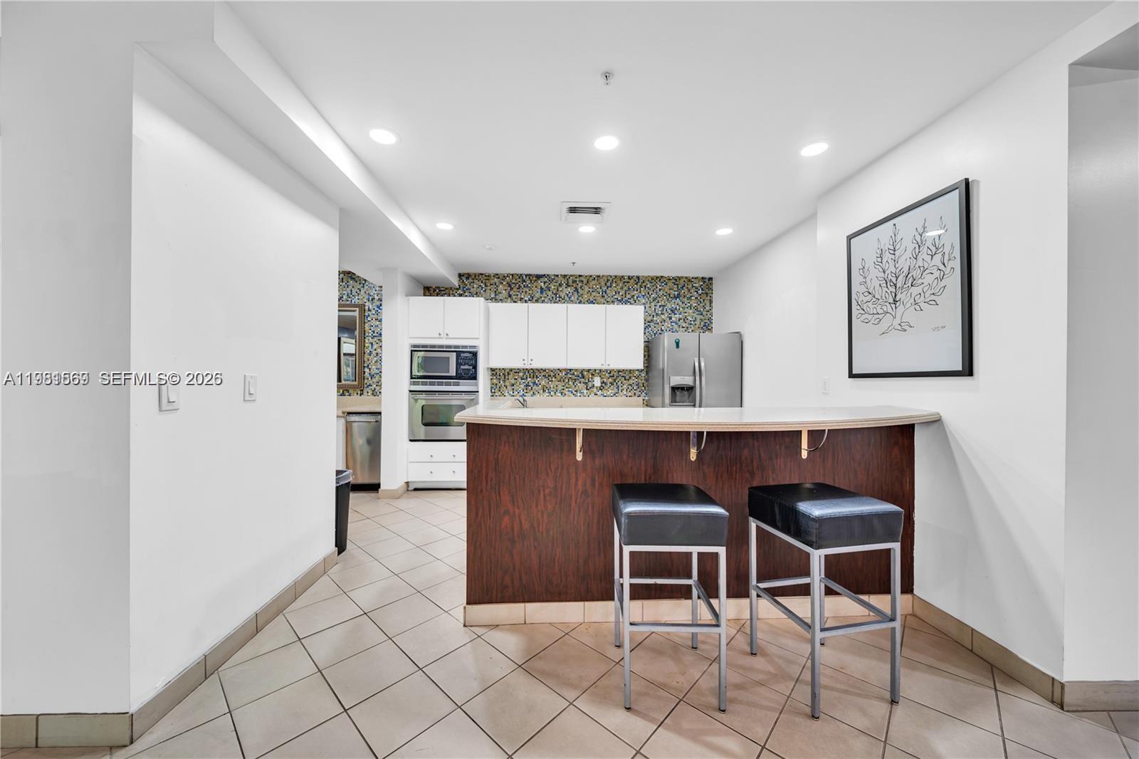 VALENCIA CONDO - Residential