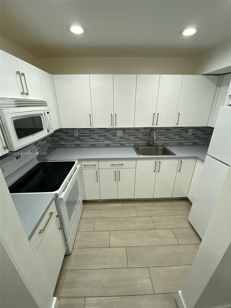 SUNSET VILLAS NO 3 CONDO - Residential Lease