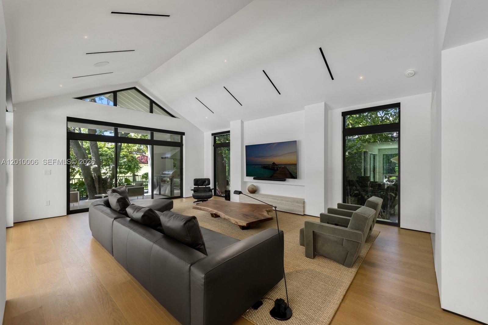CORAL GABLES COUNTRY CLUB - Residential