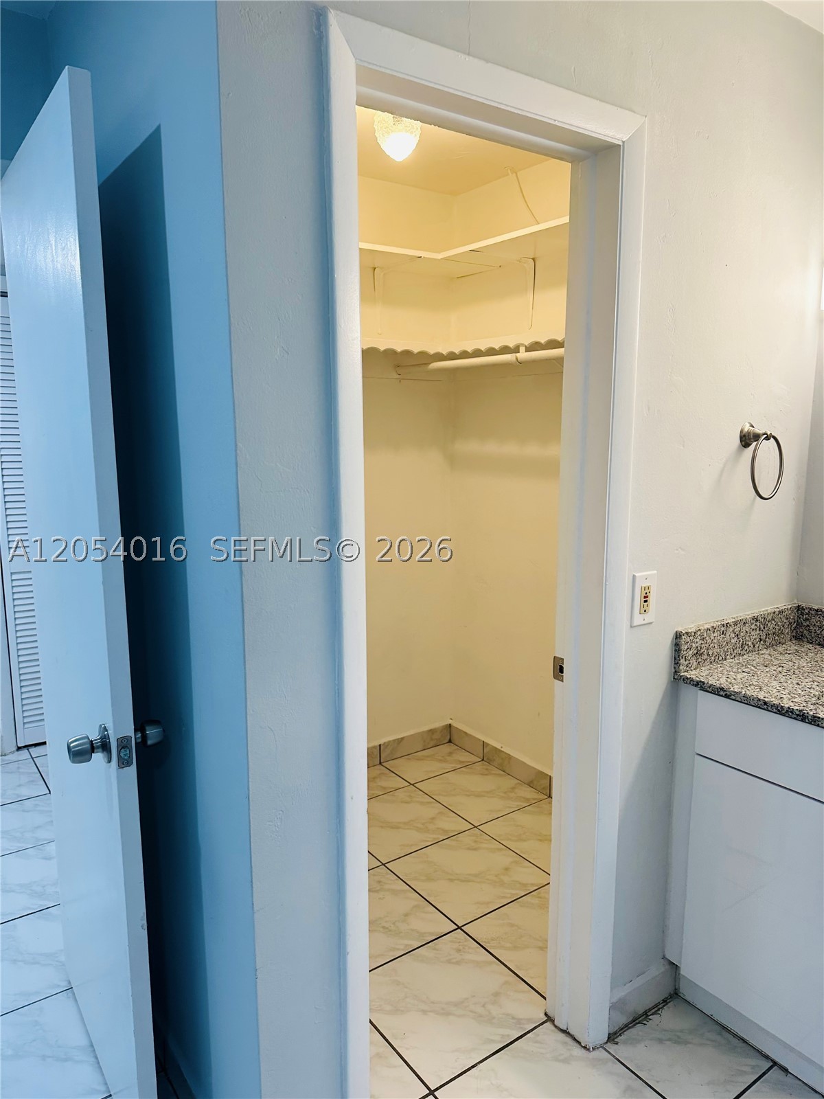KINGSTON SQUARE CONDO - Residential Lease