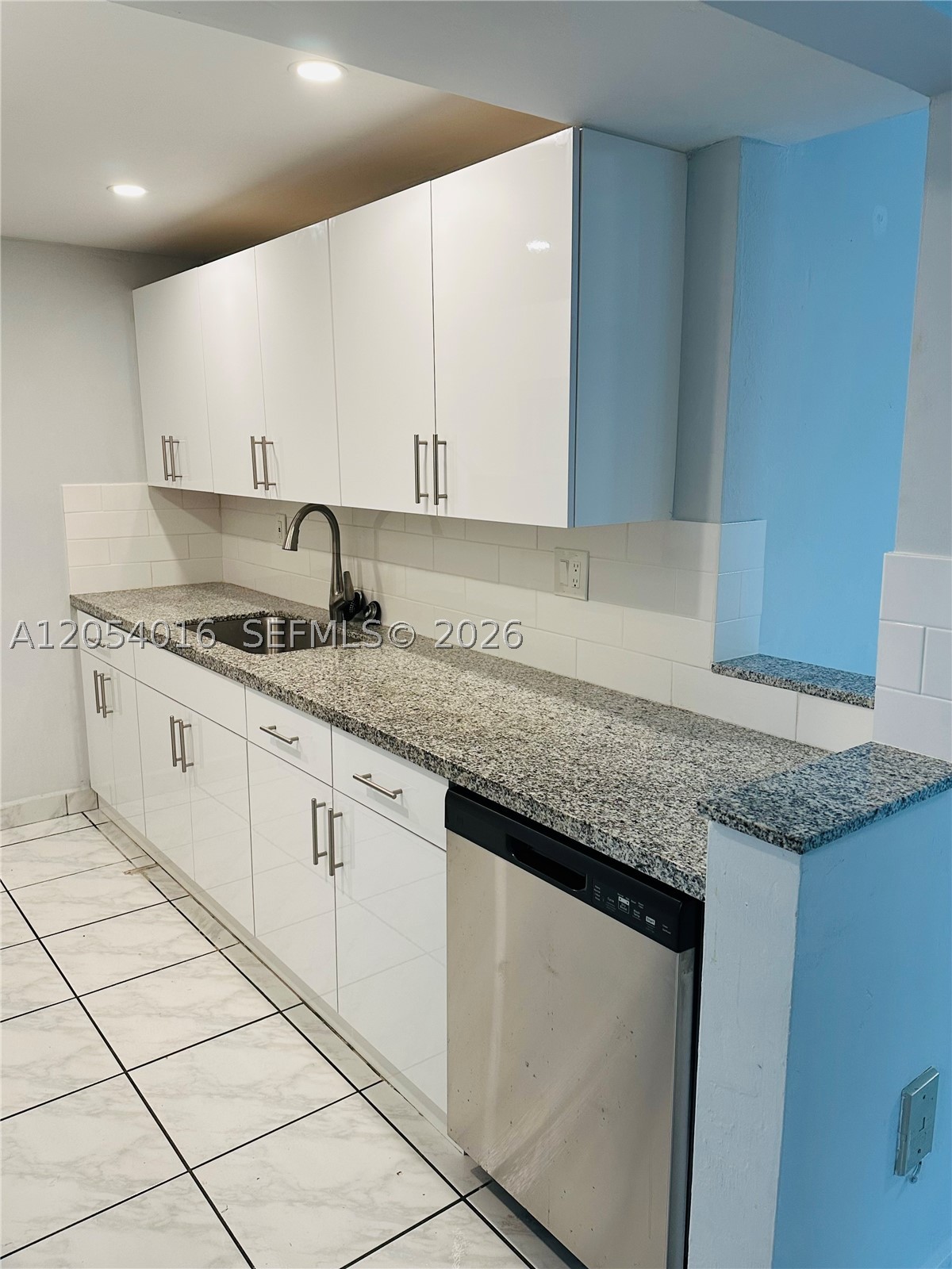 KINGSTON SQUARE CONDO - Residential Lease